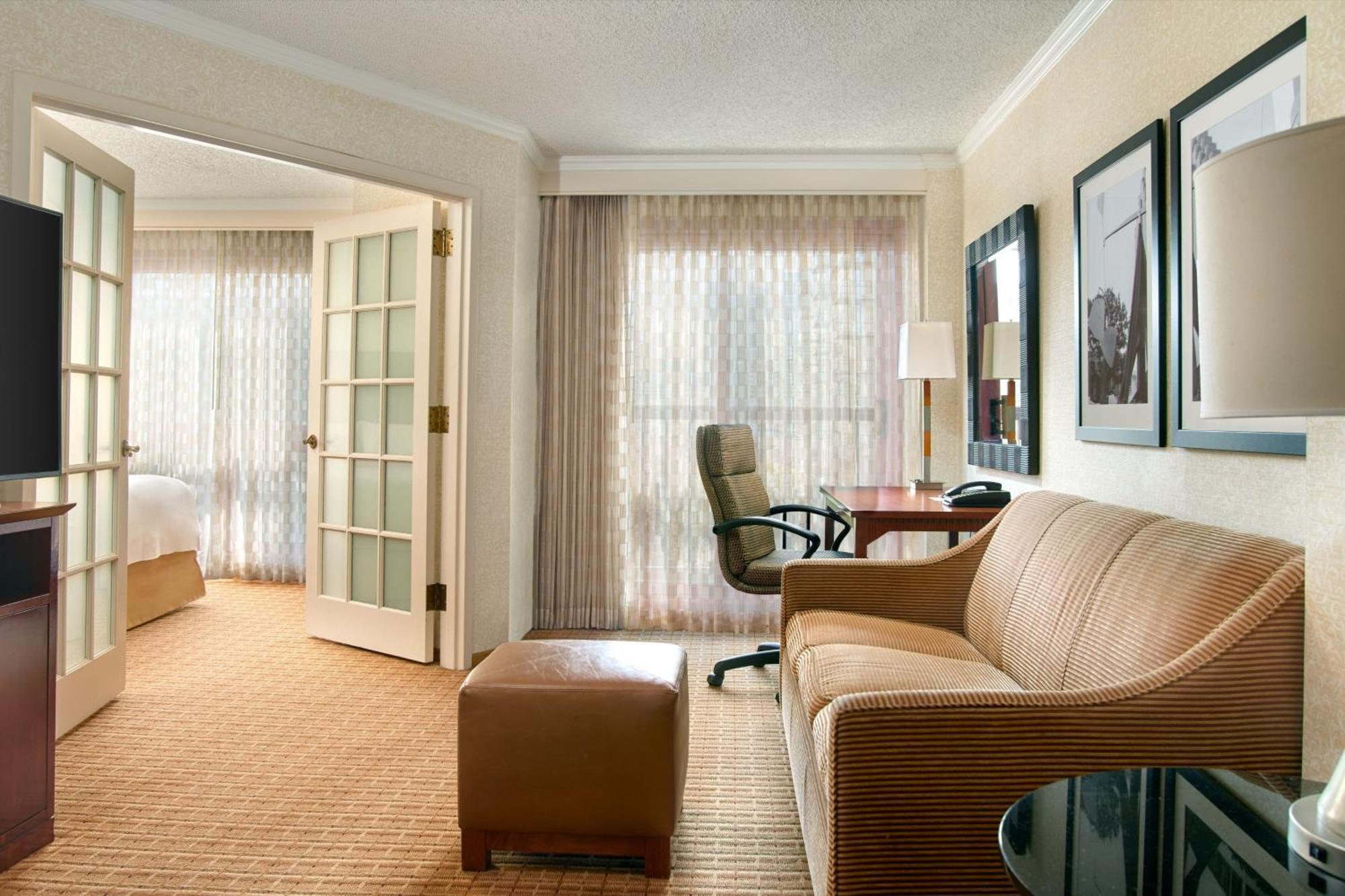 Atlanta Marriott Suites Midtown Exterior foto
